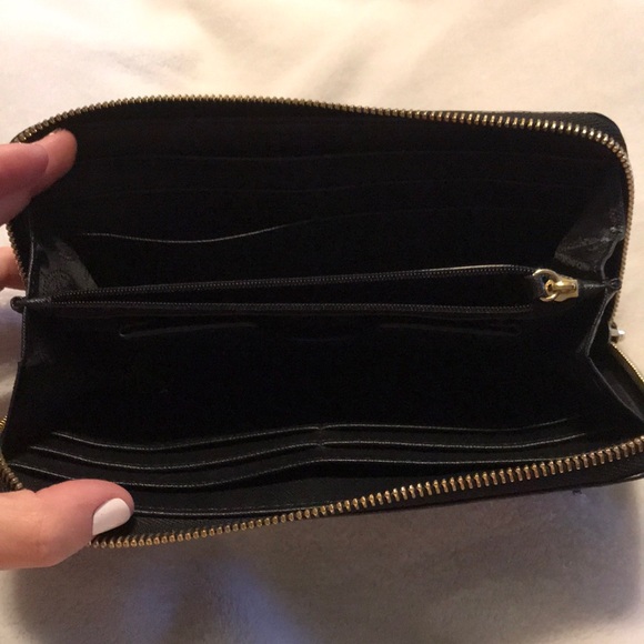 MICHAEL KORS Black Snakeskin Zipper Wallet - Picture 2 of 6